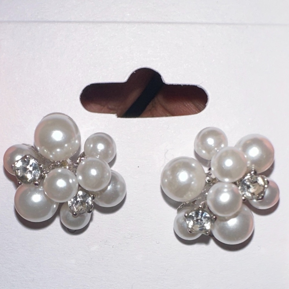 Elegant Pearl Cluster Earrings